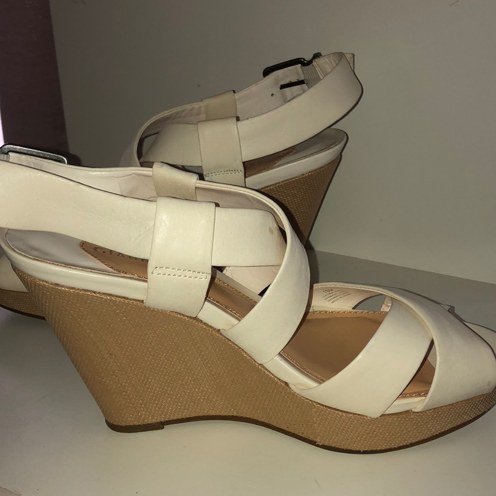 Gianni bini cream wedge (nwot)